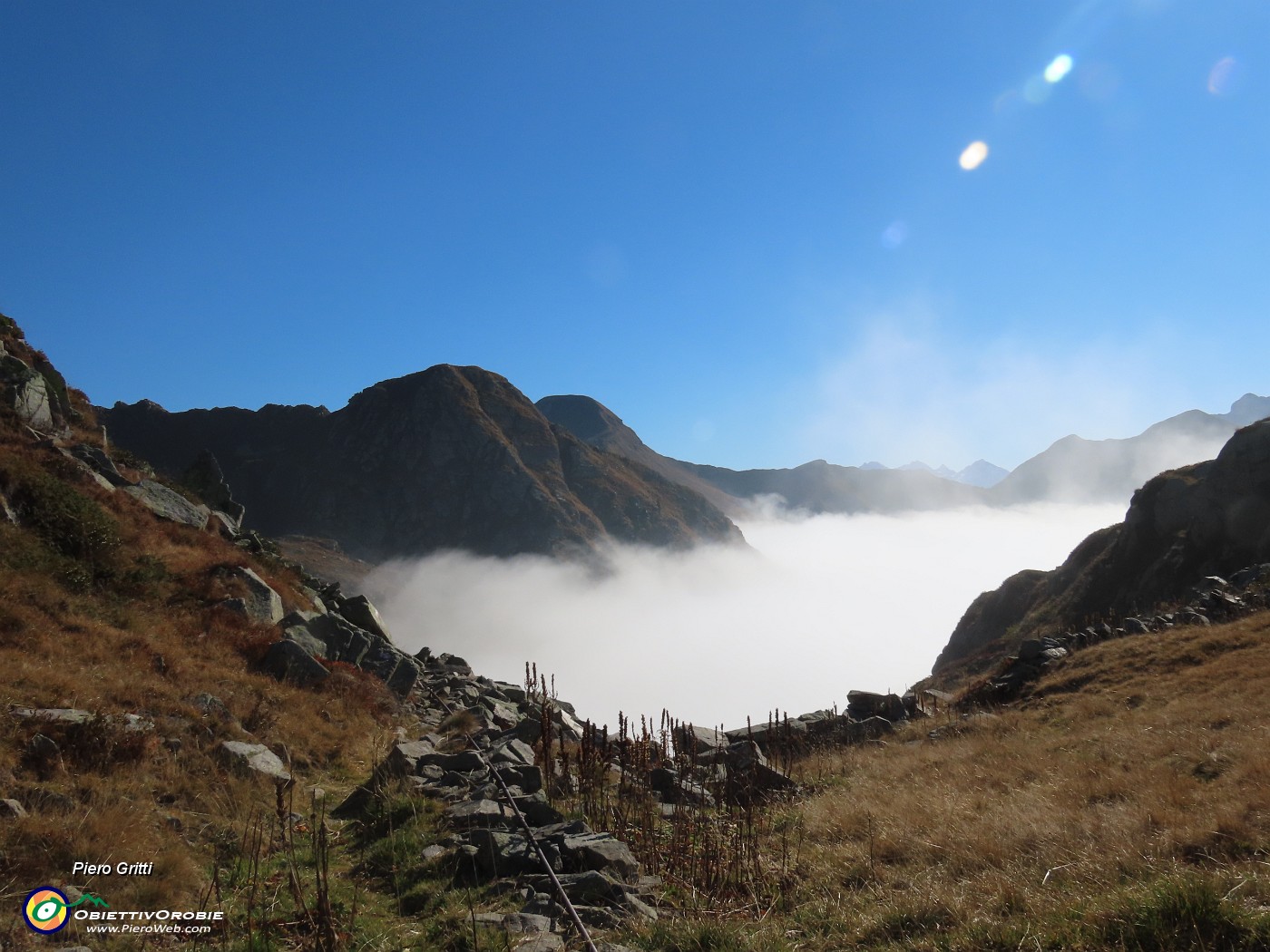 25 Il cielo è blu sopra le nuvole !.JPG